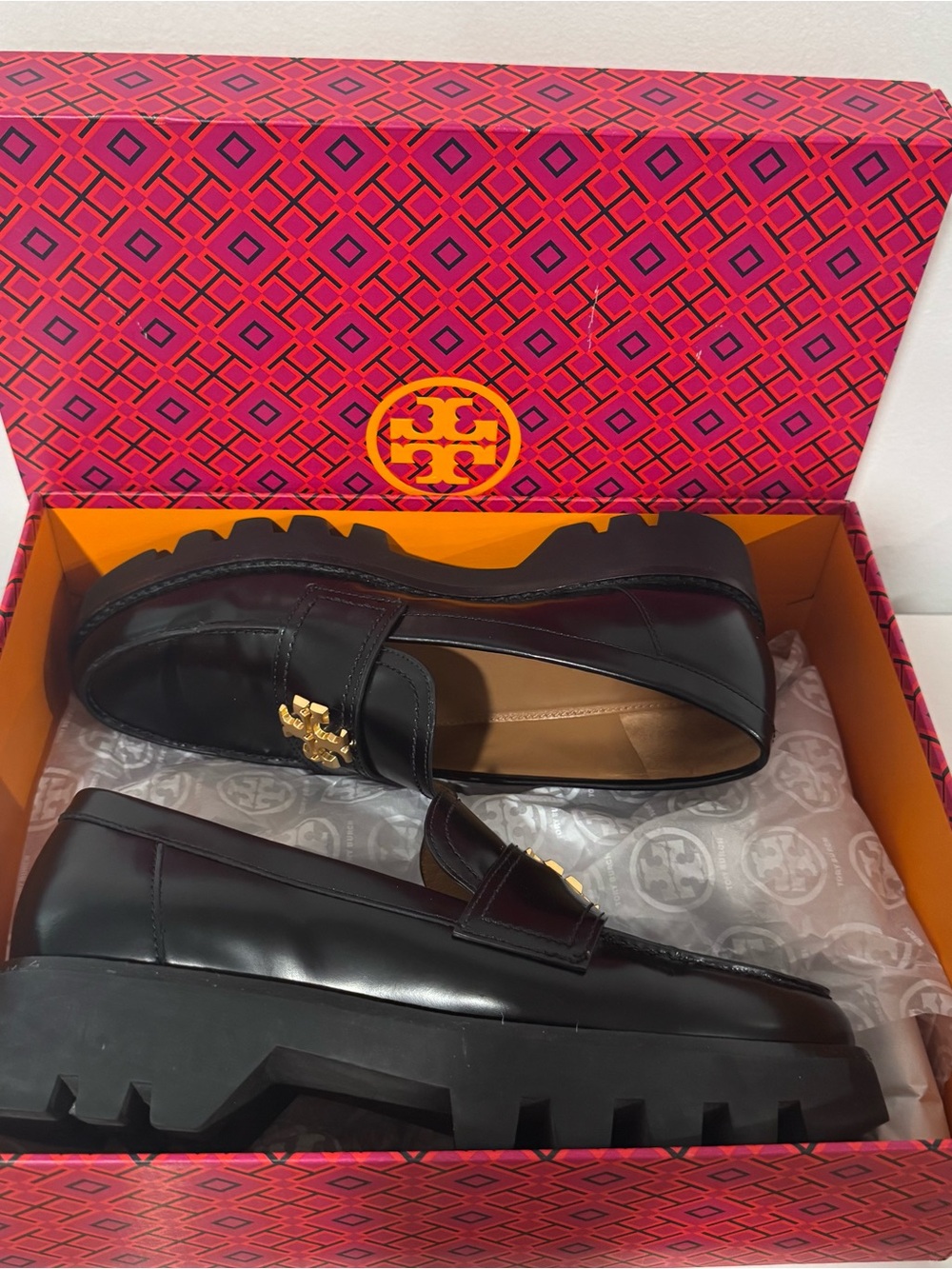 Tory Burch Mini Everly Chunky Lug Sole Leather Loafers Black Gold Logo 8.5 $398 - Picture 3 of 12